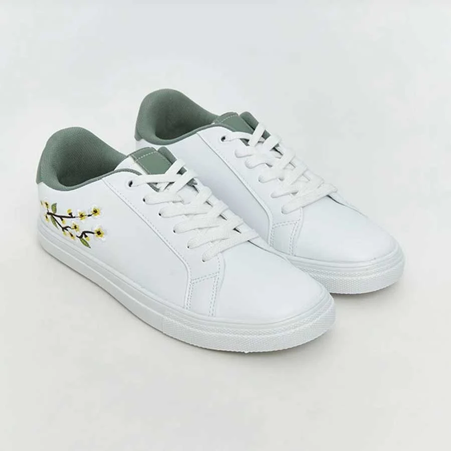 LC Waikiki Lcw Steps Women’s Sneakers with Flower Embroidery