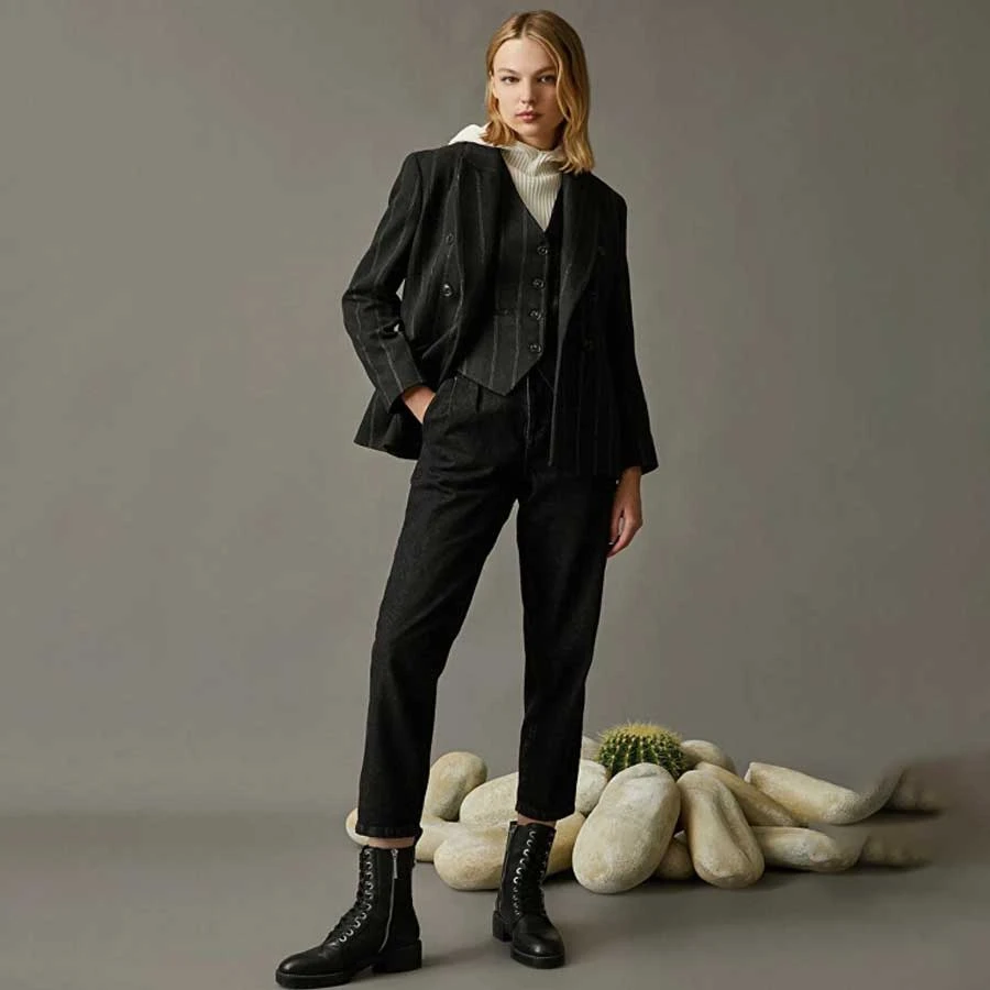 Koton Women’s Pocketed Cotton Black Jeans