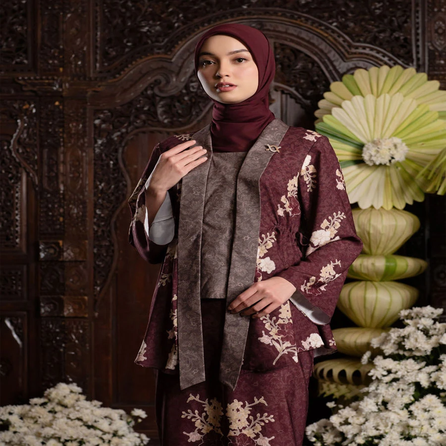 Calanara Kebaya – Bistre Ruby