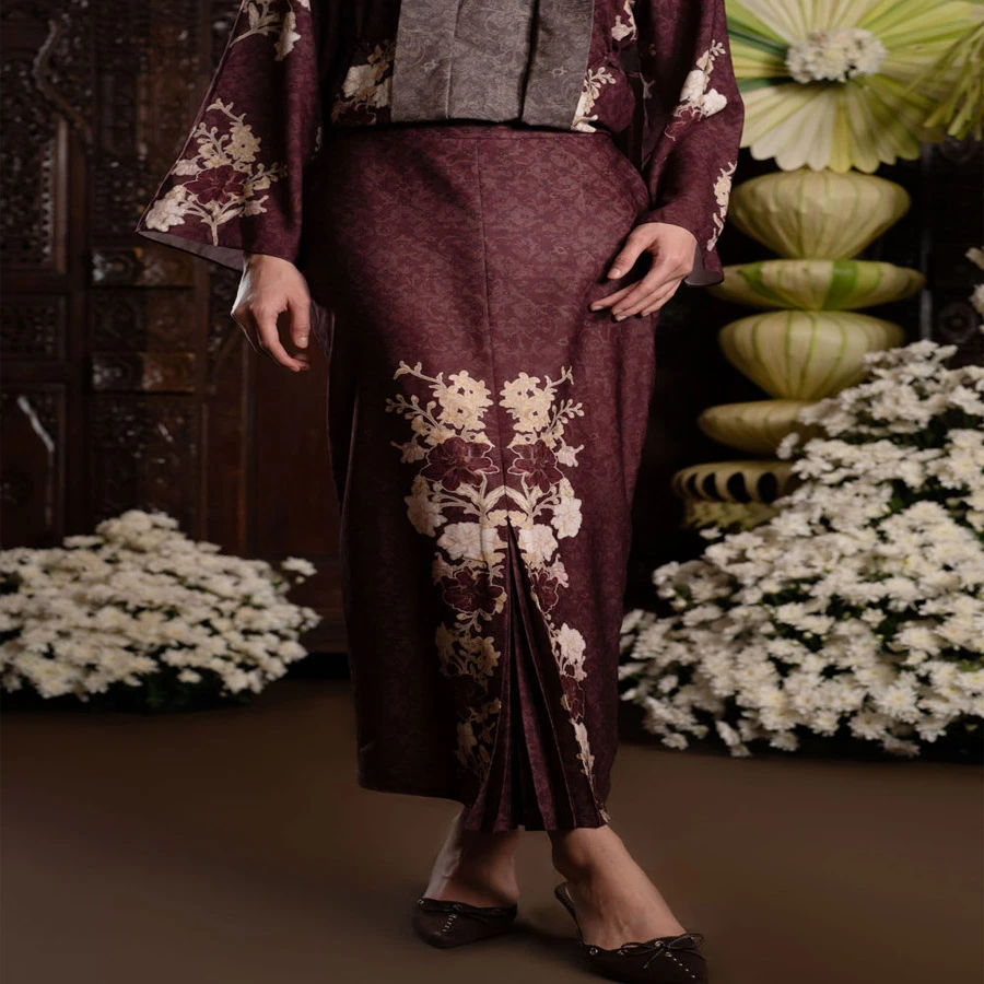 Calanara Skirt – Bistre Ruby